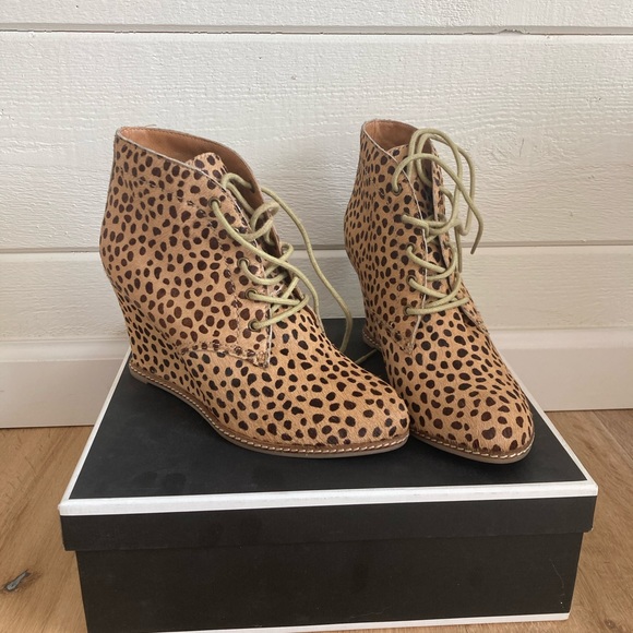 Shoemint Wedge Ankle Booties in Leopard Print - Picture 2 of 6